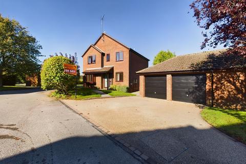 4 bedroom detached house for sale, Hazel Crescent, Towcester, NN12