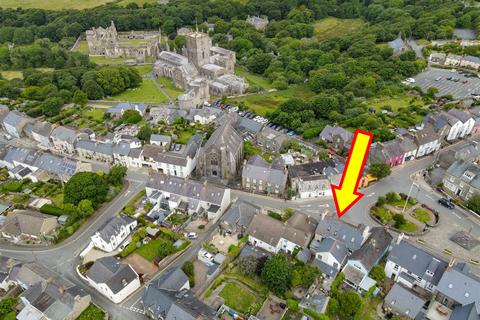 2 bedroom flat for sale, 18a Cross Square, St. Davids