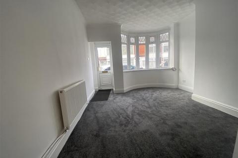 2 bedroom end of terrace house to rent, Jesmond Gardens, Hull