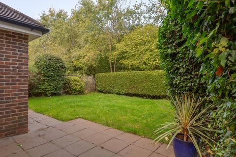 4 bedroom detached house for sale, Furze Close, Horley, Surrey, RH6