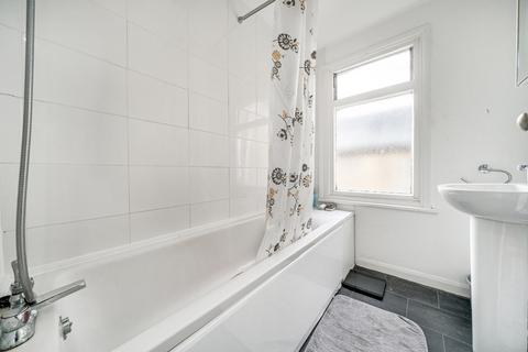 18c Vernham Road, London, SE18 3EZ