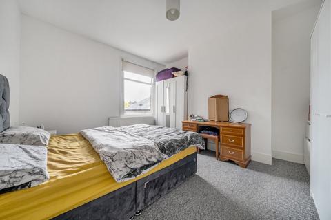 18c Vernham Road, London, SE18 3EZ