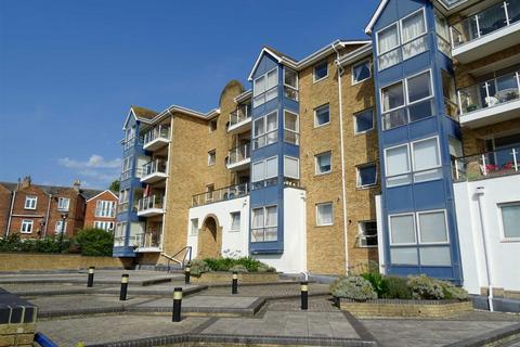 2 bedroom flat for sale, Admiral Gardens, Cowes