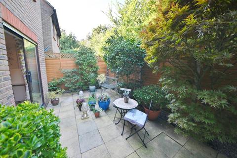 3 bedroom maisonette for sale, Beaumont Place, Isleworth TW7