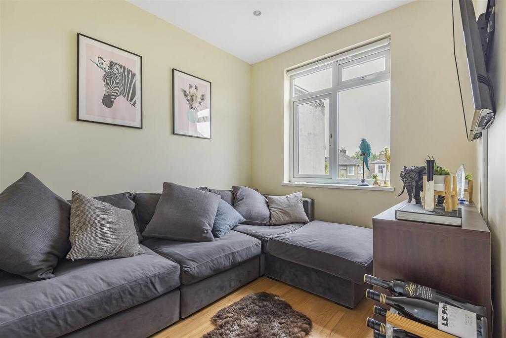 Evelyn Road, Richmond 2 bed flat for sale £460,000