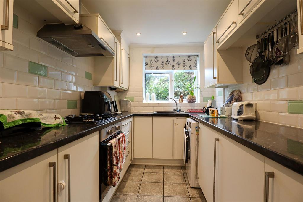 Archery Road, St. LeonardsOnSea 2 bed property to rent £950 pcm (£