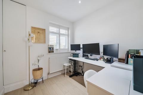 13 Cray Avenue, Orpington, BR5 4AA
