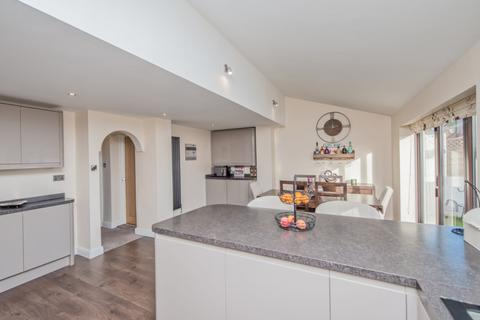 9 Ghyllroyd Drive, Birkenshaw, Bradford, BD11 2ET