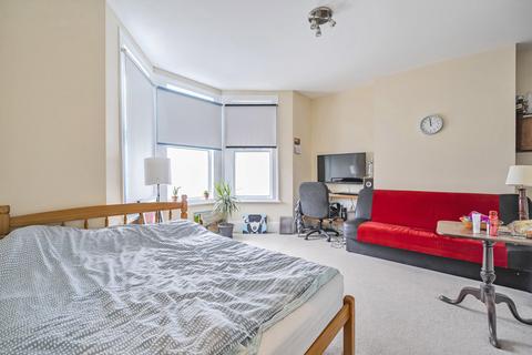 3 bedroom apartment for sale, Cambridge Road, London