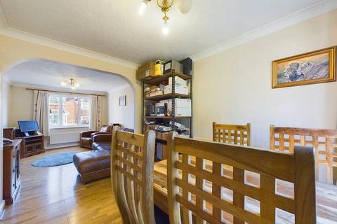 16 Fowler Avenue, Worcester, WR4 0LU