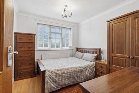 12 Ashmere Close, Sutton, SM3 8DZ