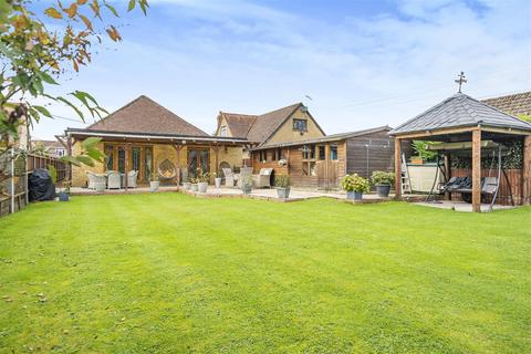 4 bedroom detached bungalow for sale, Hockers Lane, Detling