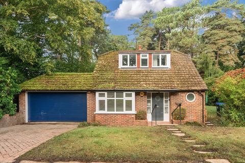 3 bedroom detached house for sale, Pine Tree Hill, Pyrford, GU22