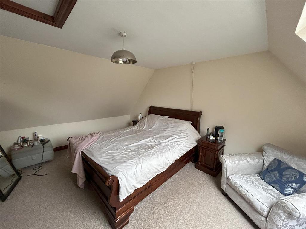 Bed 1.jpg