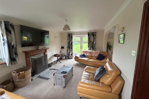 4 bedroom detached house to rent, New Road, Oreton