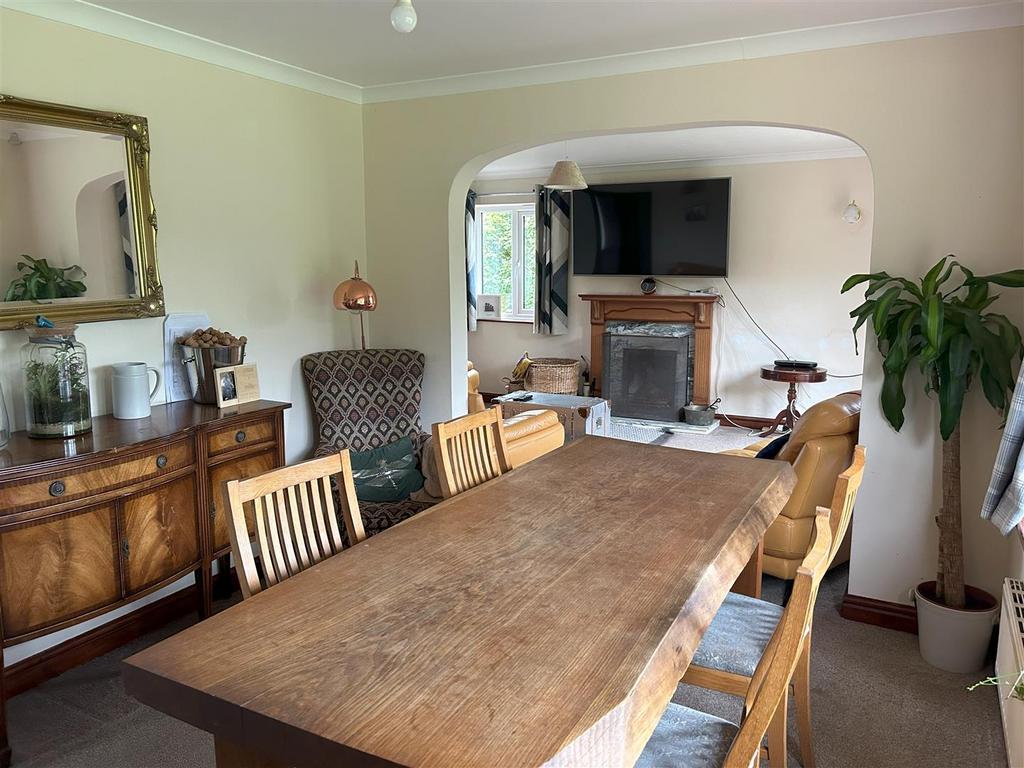 Dining room.jpg