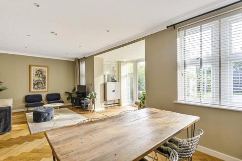 57 Lakeside Drive, Chobham, Woking, GU24 8BD