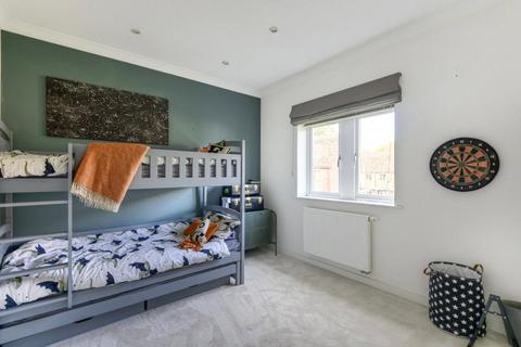 57 Lakeside Drive, Chobham, Woking, GU24 8BD