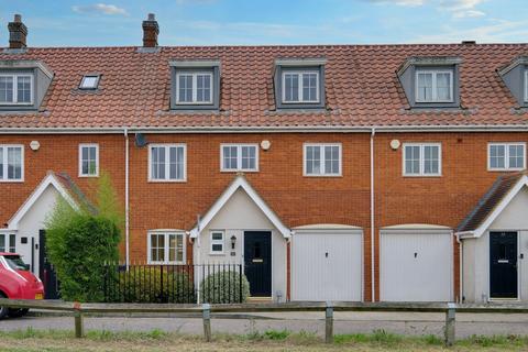 3 bedroom townhouse for sale, Braganza Way, Chelmsford CM1