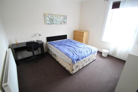 4 bedroom terraced house to rent, Burley Lodge Road, Hyde Park, Leeds, LS6 1QP