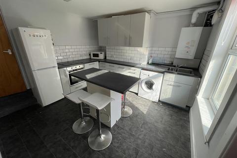 4 bedroom terraced house to rent, Burley Lodge Road, Hyde Park, Leeds, LS6 1QP