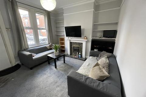 4 bedroom terraced house to rent, Burley Lodge Road, Hyde Park, Leeds, LS6 1QP