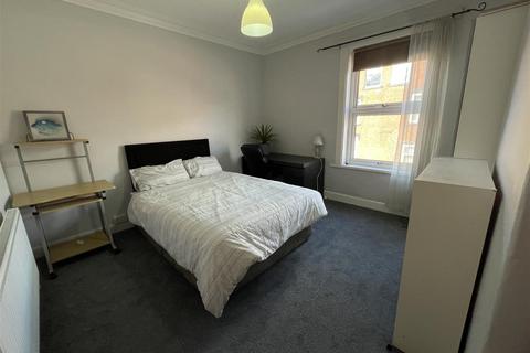 4 bedroom terraced house to rent, Burley Lodge Road, Hyde Park, Leeds, LS6 1QP