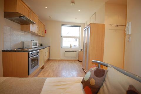 Studio to rent, Gloucester Place, London NW1