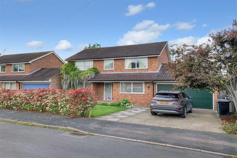 4 bedroom detached house for sale, Orchard Drive, Ashtead KT21