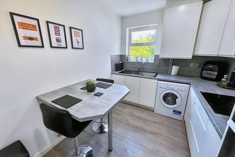 3 bedroom apartment for sale, Hampstead Drive, Whitefield, M45