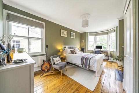 2 bedroom flat for sale, Tierney Road, London
