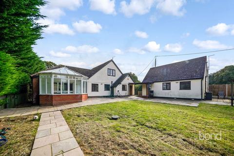 4 bedroom chalet for sale, The Common, Chelmsford CM3