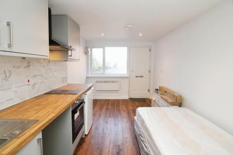 Studio to rent, Sour Mead, Bristol BS16