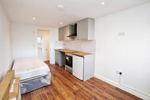 Studio to rent, Sour Mead, Bristol BS16