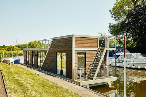 Bates Wharf, Chertsey, KT16