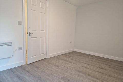 2 bedroom flat to rent, Leavesden Road, Watford, Hertfordshire, WD24