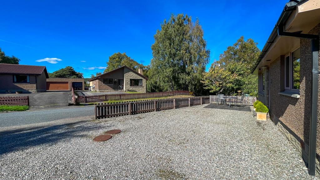 DRIVEWAY &amp; FRONT GARDEN