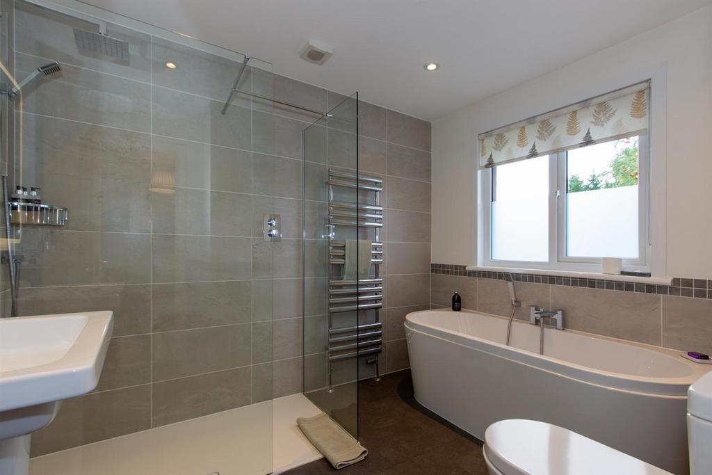 Stylish Principal En-Suite