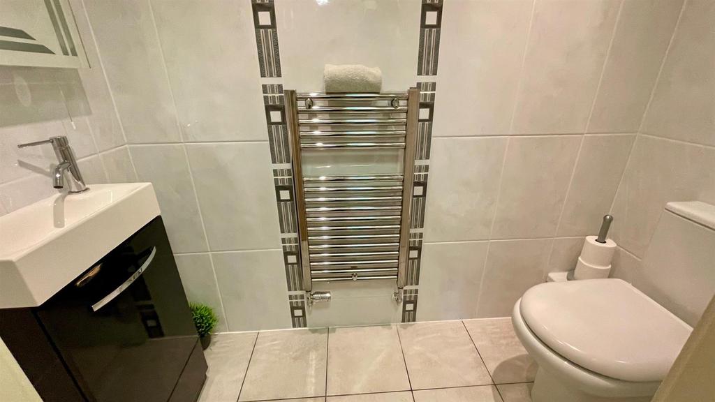 Separate fully tiled wc