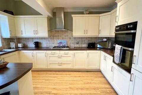 3 bedroom end of terrace house for sale, Lloyd Street, Llandudno