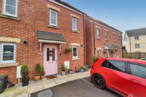 3 bedroom end of terrace house for sale, Ffordd Cadfan, Bridgend. CF31 2DP