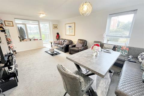 3 bedroom flat for sale, Boscombe Manor