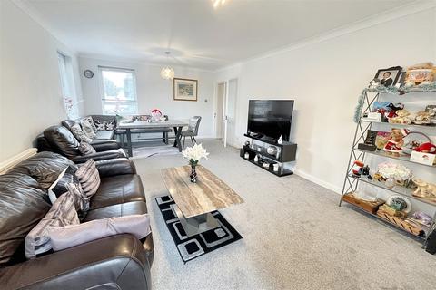 3 bedroom flat for sale, Boscombe Manor