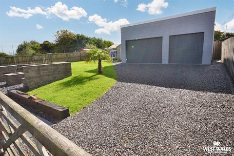 4 bedroom detached bungalow for sale, Tavernspite, Whitland