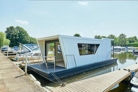 1 bedroom houseboat for sale, Bates Wharf, Chertsey, KT16