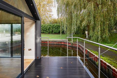 1 bedroom houseboat for sale, Bates Wharf, Chertsey, KT16