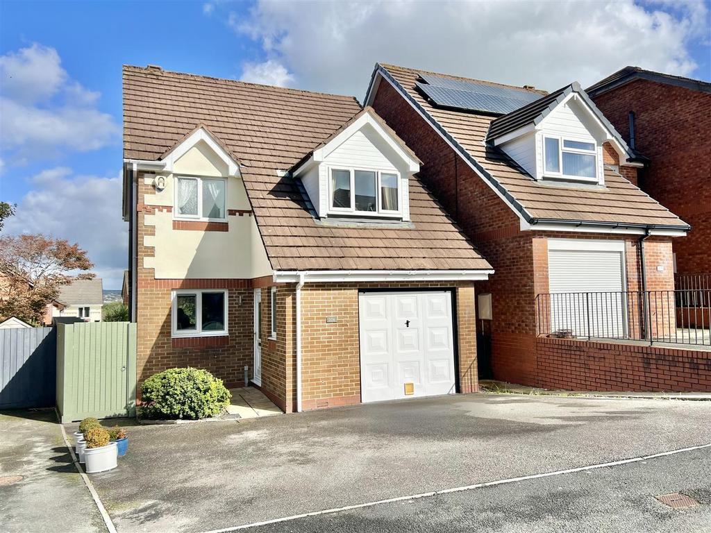 Manor View, Par 3 bed detached house for sale £365,000