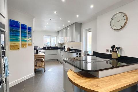 206 Manor View, Par, PL24 2ER