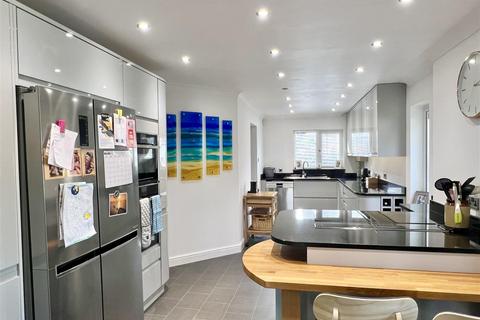 206 Manor View, Par, PL24 2ER
