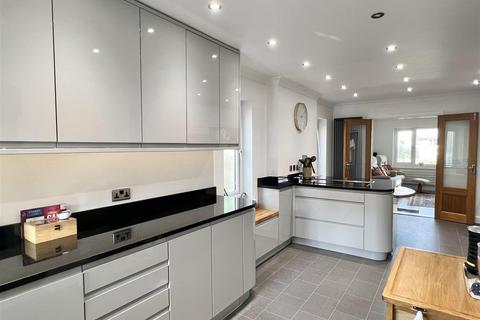 206 Manor View, Par, PL24 2ER